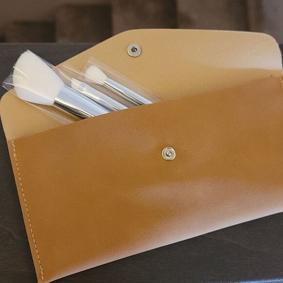 NEW! Elaina Badro Babyblues Set of Makeup Brushes - Picture 3 of 4